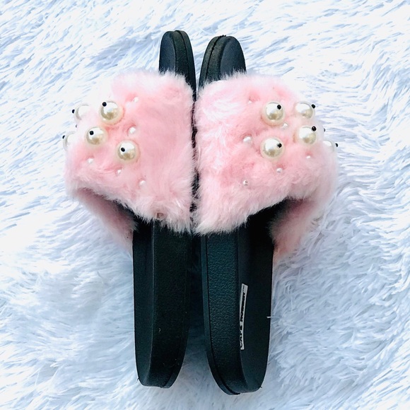 PNK with PEARLS Shoes - Cute for kids. Size 7 PINK FAUX FUR PEARL Sandals